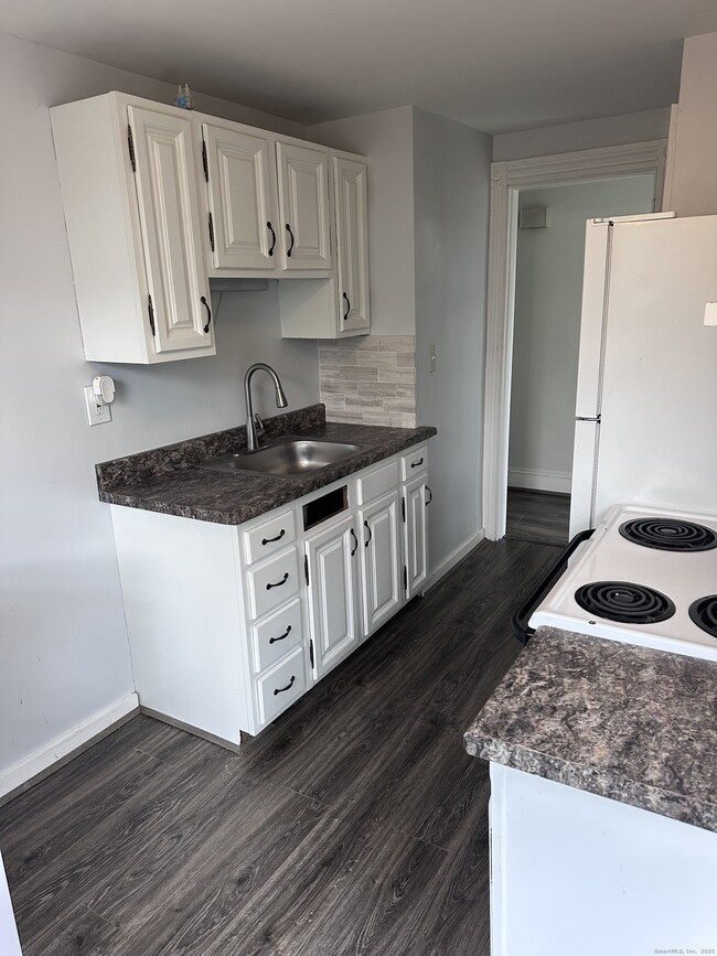 Foto del edificio - 941 E Broadway