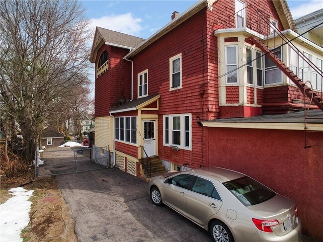 Building Photo - 302 Willow St