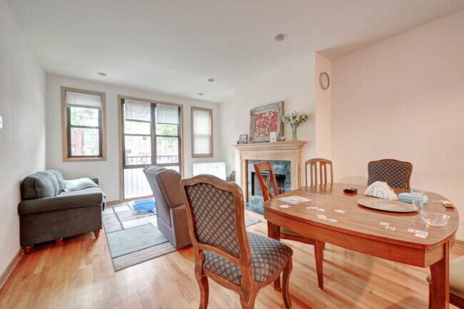 Foto del edificio - 3117 N Damen Ave