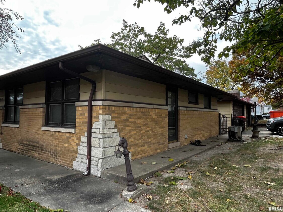 Foto principal - 4417 N University St