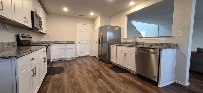 Foto del edificio - 5819 Rolling Gln