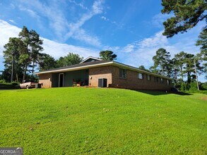 Building Photo - 424 GA Hwy 211