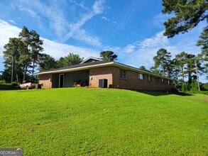 Building Photo - 424 GA Hwy 211