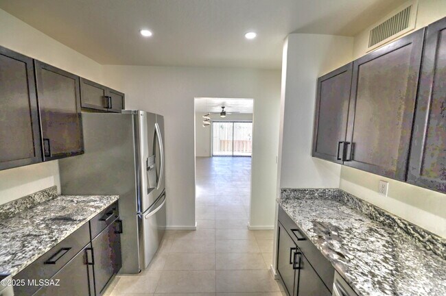 Building Photo - 5144 N Avenida Primera