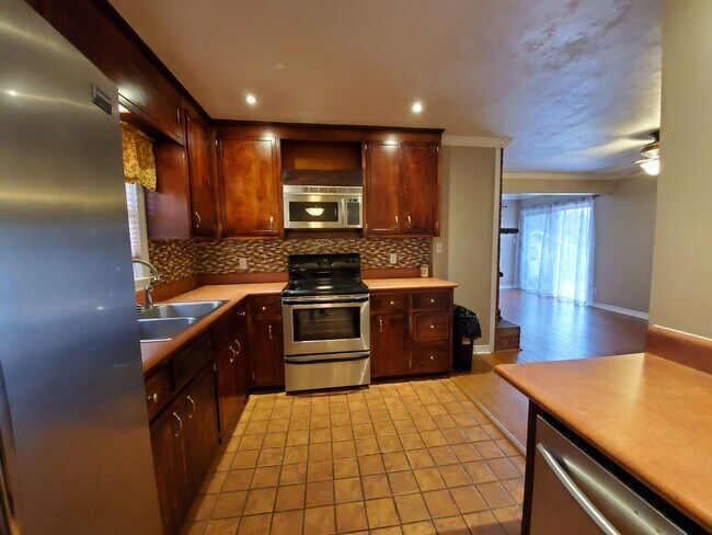 Foto del edificio - 713 Glensford Dr