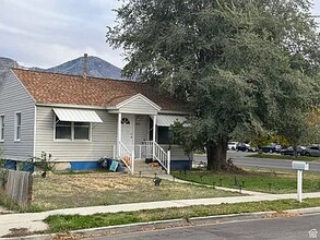 Building Photo - 810 600 W