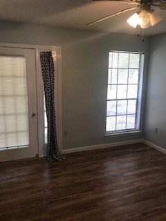 Foto del edificio - 1148 Willow Creek Dr