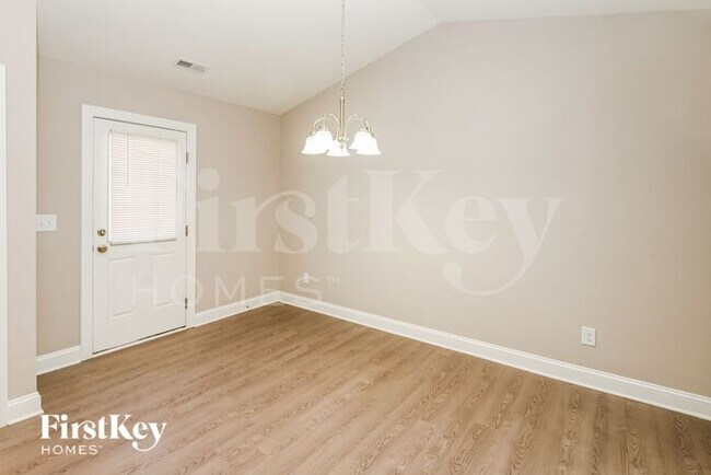 Foto del edificio - 614 Forest Ridge Rd