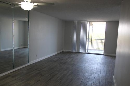Primary Photo - 760 E Ocean Ave