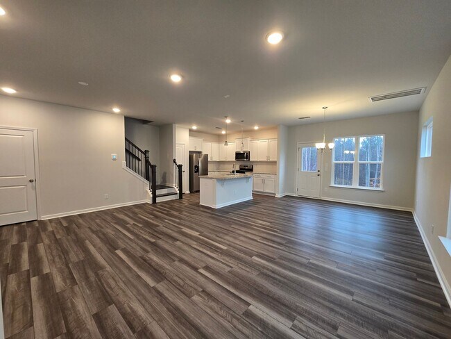 Foto del edificio - NEWLY BUILT END UNIT TOWNHOME