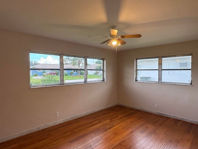 Foto del edificio - 300 NE 31st St