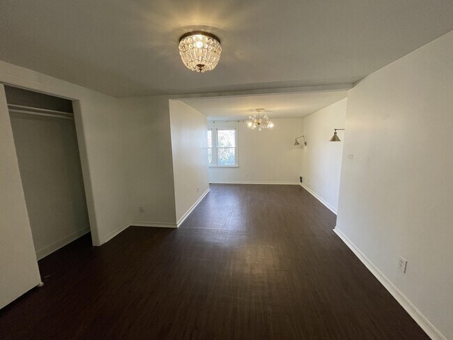 Building Photo - 2313 Dodson Ave