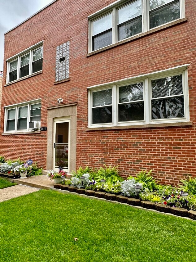 2641 W Gregory St Unit 1W, Chicago, IL 60625 Condo for Rent in