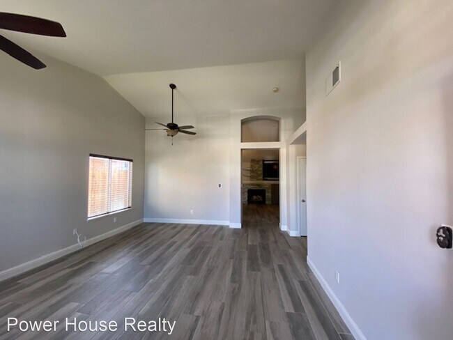 Foto del edificio - 4 br, 2 bath House - 4319 Stride Way