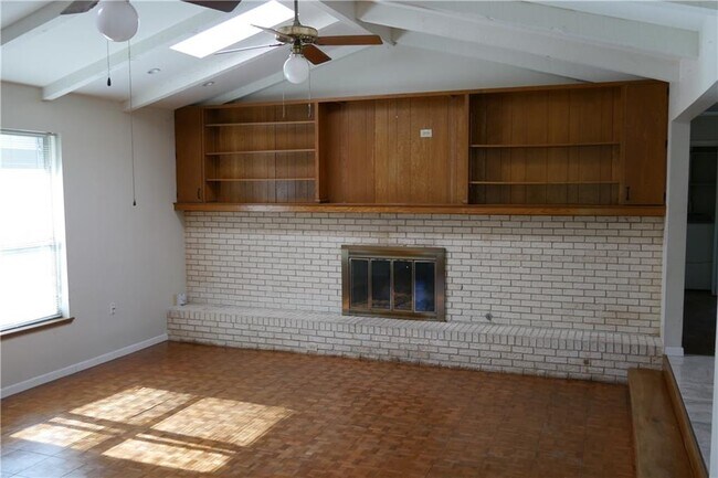 Foto del edificio - 3300 Santa Monica Dr