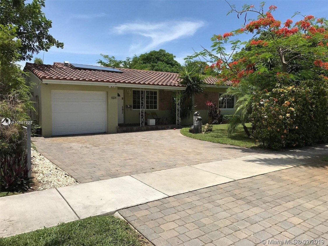 Primary Photo - 1601 Adams St