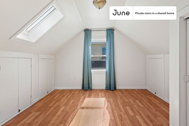 Foto del edificio - Room in Shared 6 bed/2 bath home