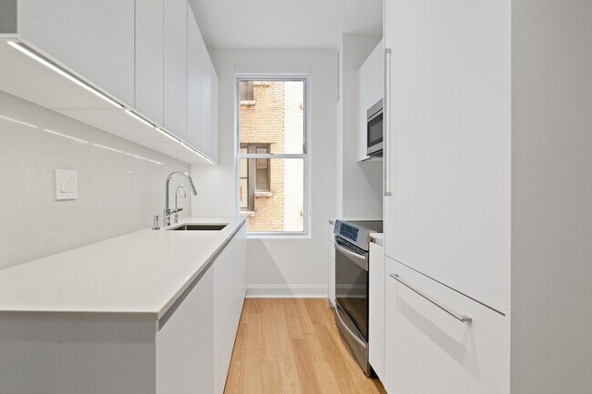 Building Photo - 838 West End Ave