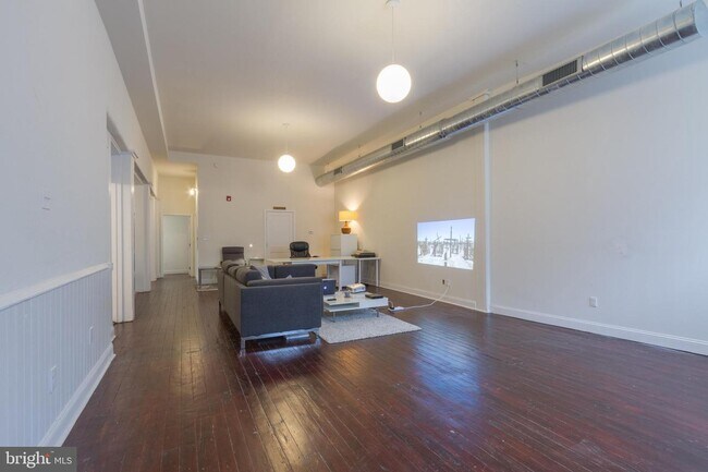 Building Photo - 1558 E Montgomery Ave