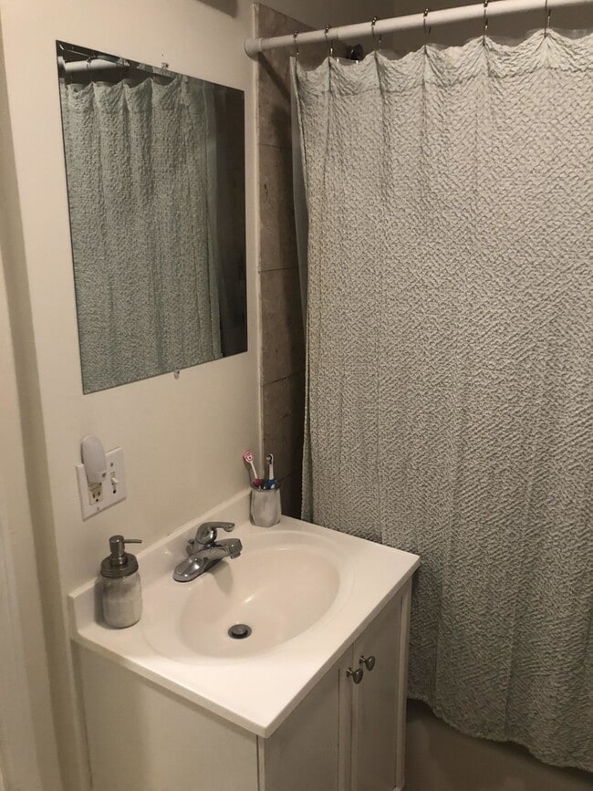 Building Photo - 28 Fleet St