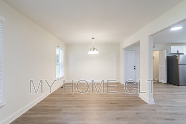 Building Photo - 1808 Taylor Dr