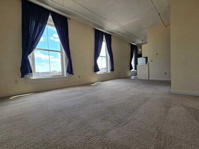 Building Photo - 217 2nd St E