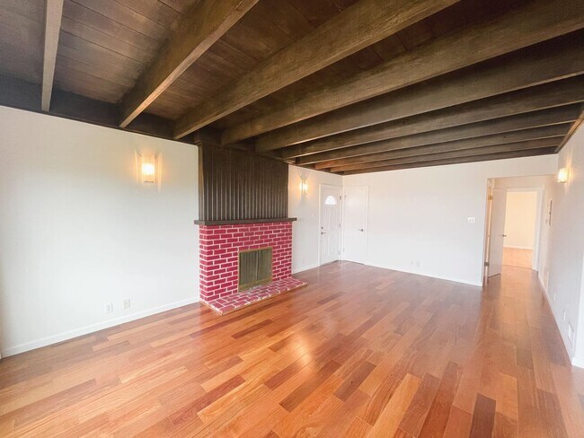 Building Photo - Remodeled single family home in most desir...