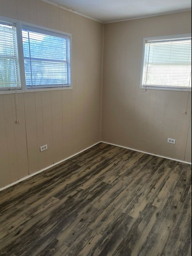 Building Photo - Two Bedroom One Bath Manufactured Home