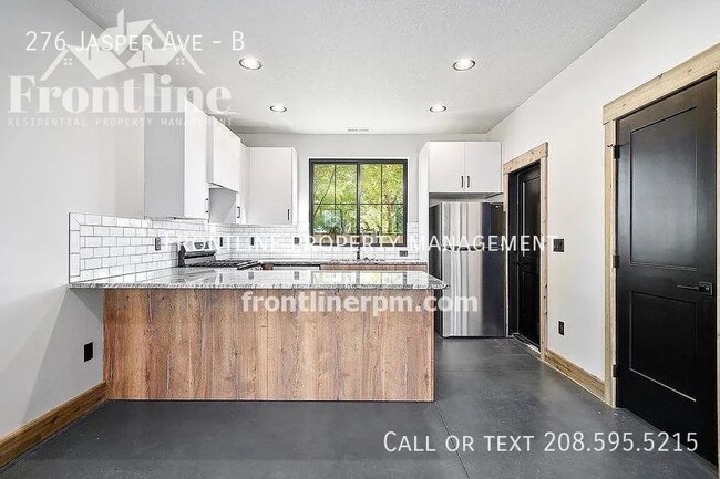 Building Photo - Beautiful brand new custom home!
