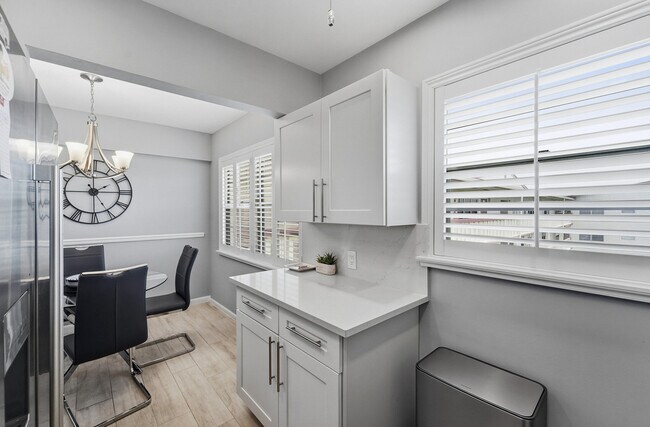 Building Photo - 368 Mansfield Dr