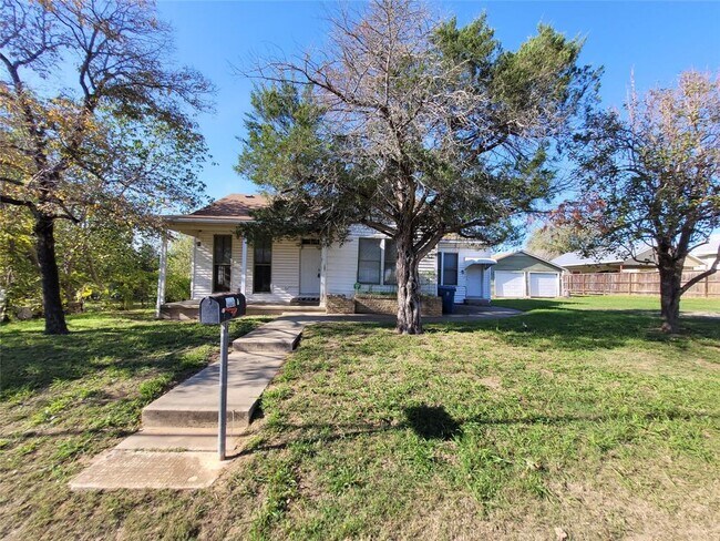 Building Photo - 1009 A St