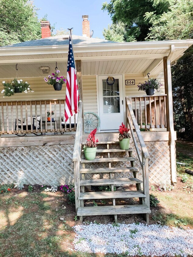 Primary Photo - 506 Lester St