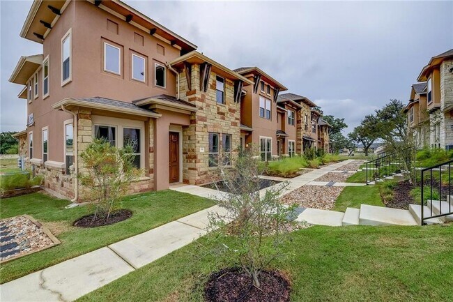 Foto del edificio - 13800 Lyndhurst St