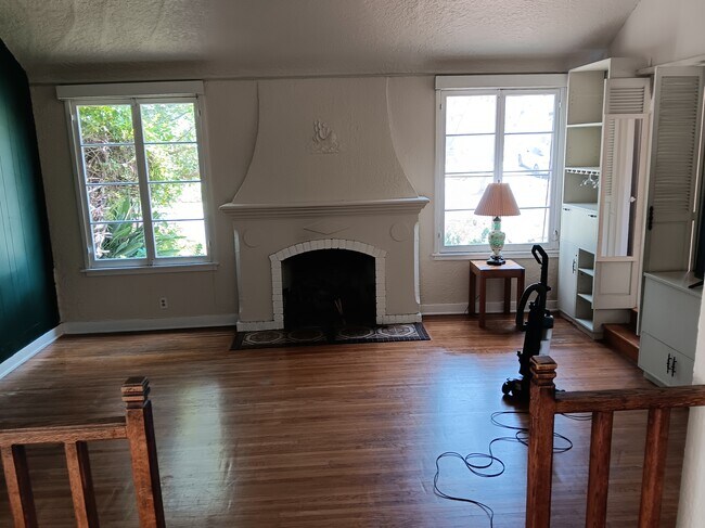Living room - 10525 Clarkson Rd
