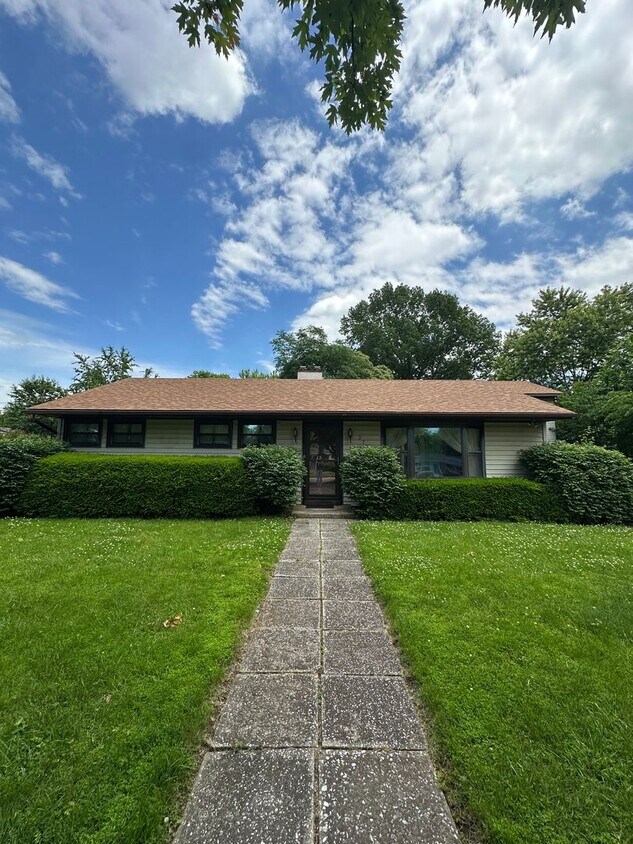 Building Photo - 279 Mockingbird Ln