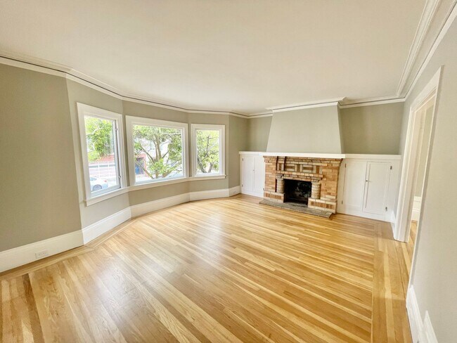 Building Photo - Pristine 3BR + Bonus Rooms/2BA - Ocean Vie...