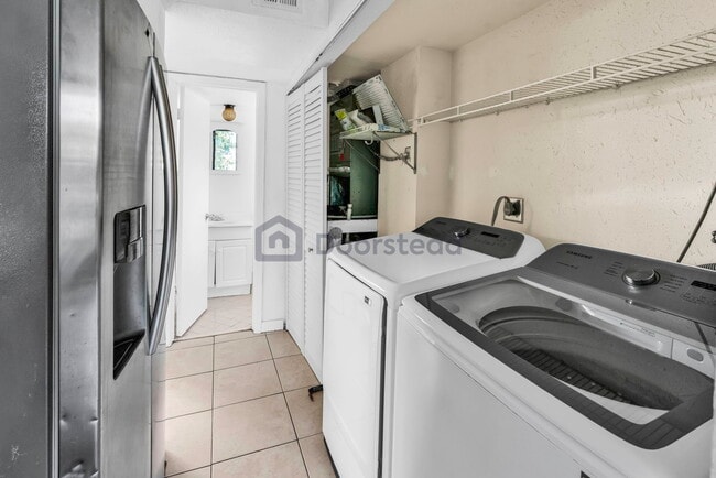 Foto del edificio - 3590 Blue Lake Dr