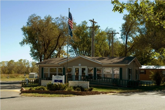 Building Photo - Twin Oaks