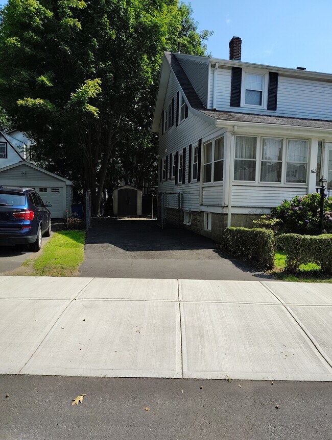 Foto del edificio - 162 Elmwood Ave