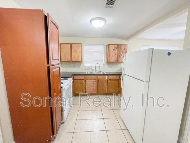 Building Photo - 2604A Franklin Ave