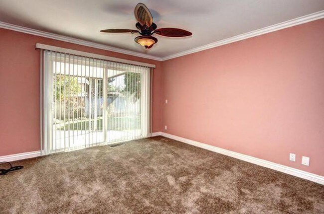Building Photo - 324 Colville Dr