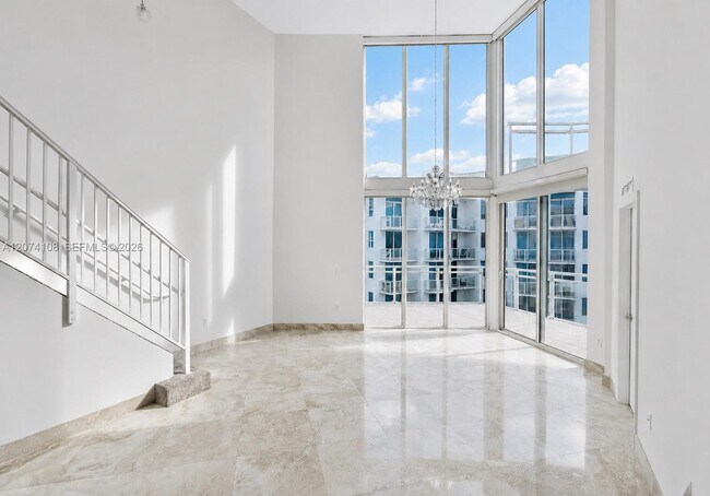 Foto del edificio - 3000 NE 188th St