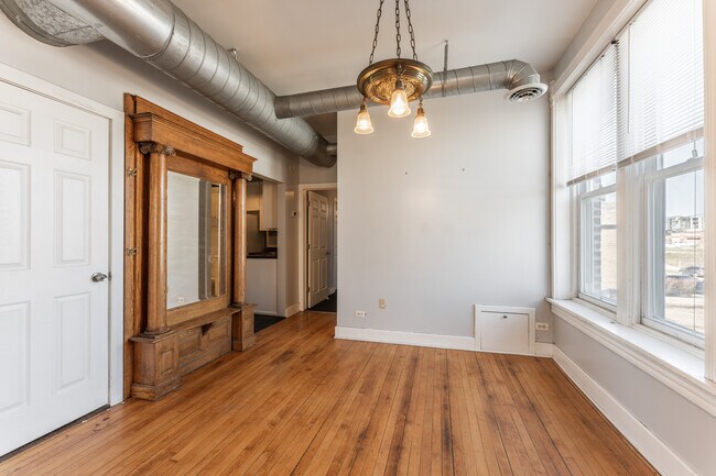 Foto del edificio - 1808 W Armitage Ave