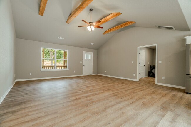 Building Photo - LIKE NEW 3-bedroom 2 bath Home in Bella Vista!!!