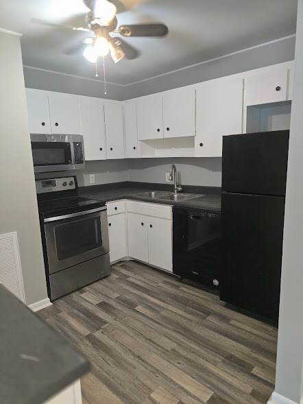 Foto del edificio - 555 N Dupont Ave