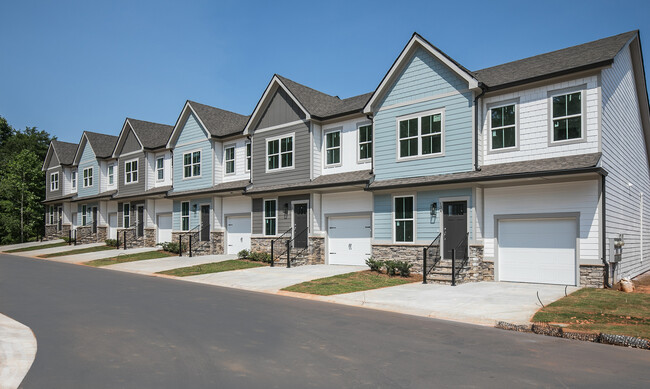 Building Photo - 136 Magnolia Pl