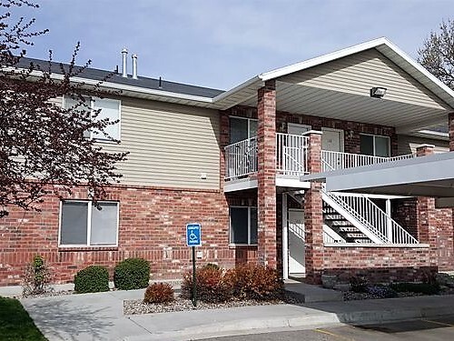 Primary Photo - SUPER CUTE 2 Bed 1 bath BRENTWOOD CONDO in...