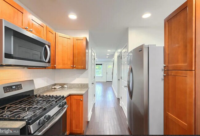 Foto del edificio - 930 Washington Blvd