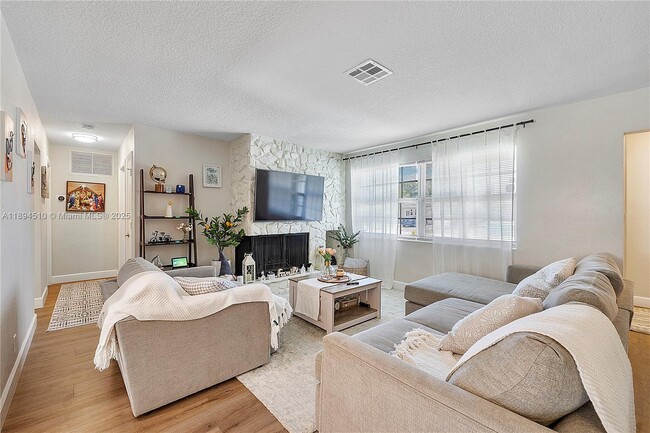 Foto del edificio - 3301 NW 42nd St