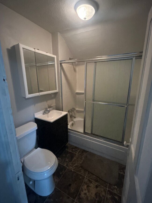 Foto del edificio - 3295 W 46th St